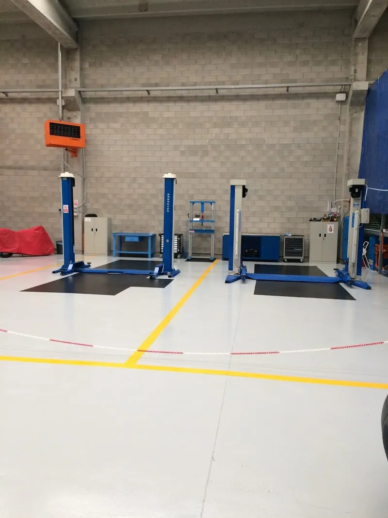 Officina meccanica auto e gommista